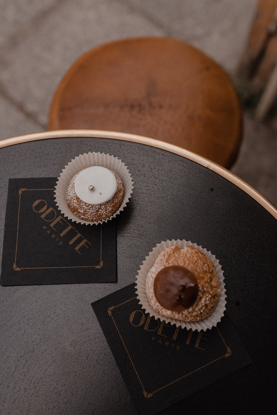Chocolate and vanille cream puffs from Odette Paris