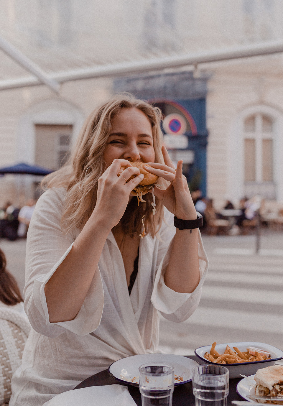 blogger Sarah Witpeerd eating a portobello mushroom burger at any burger in Paris