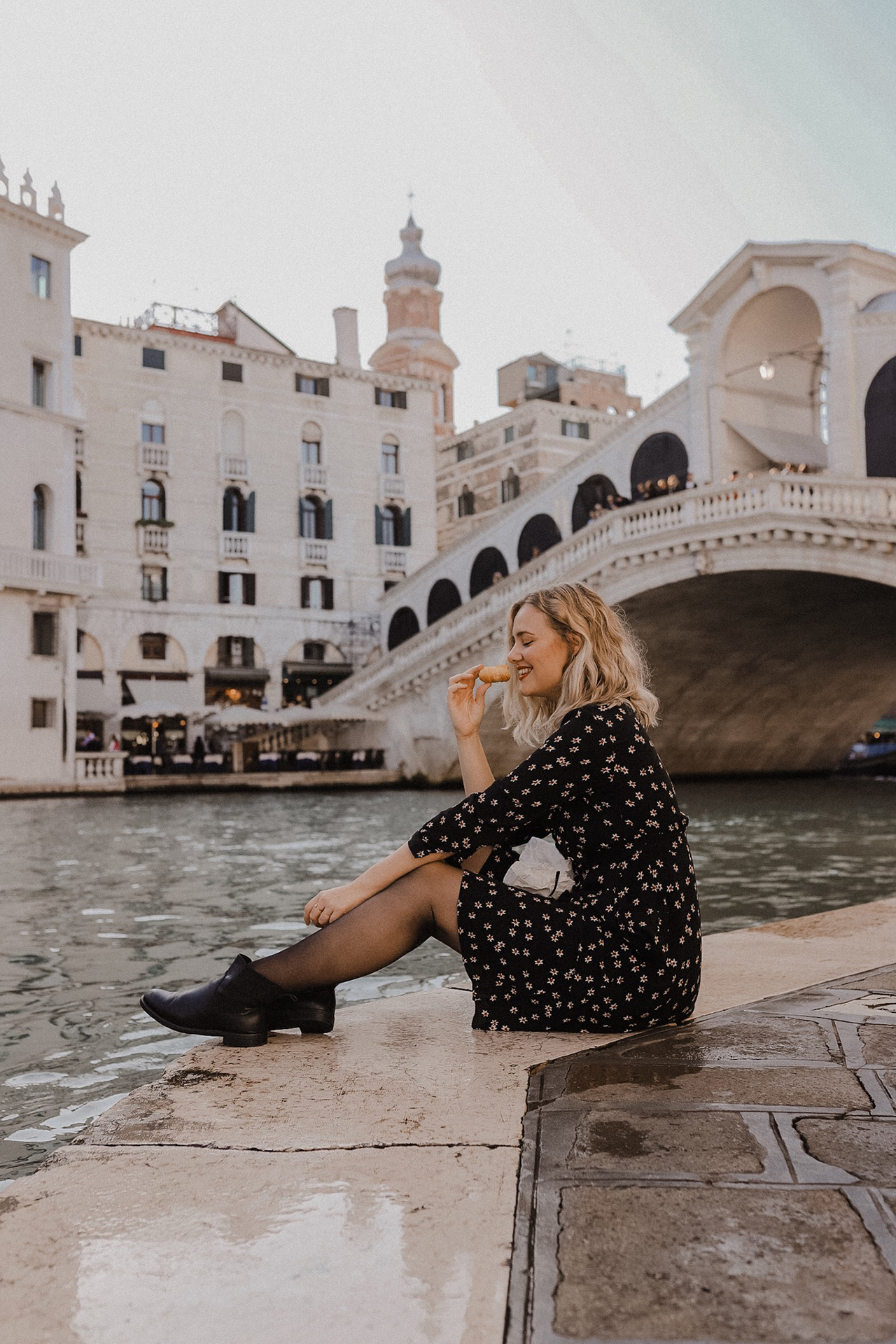 rialto-bridge-venice-italy